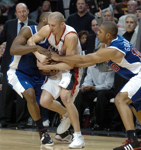 Steve Blake - white jersey, middle